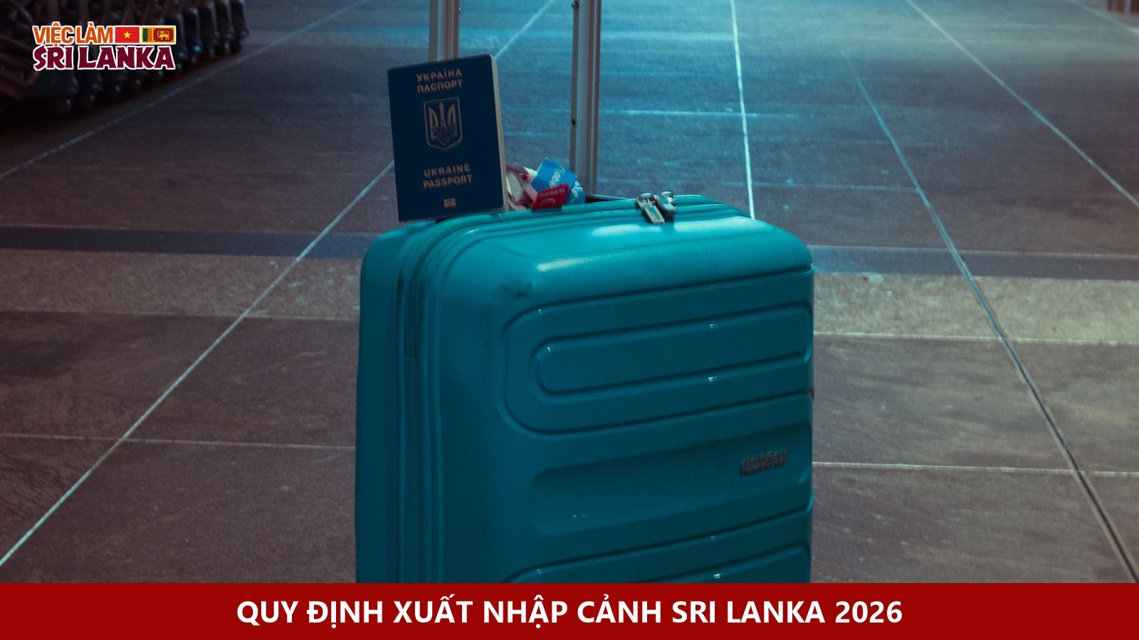 Vali màu xanh trong nhà ga sân bay